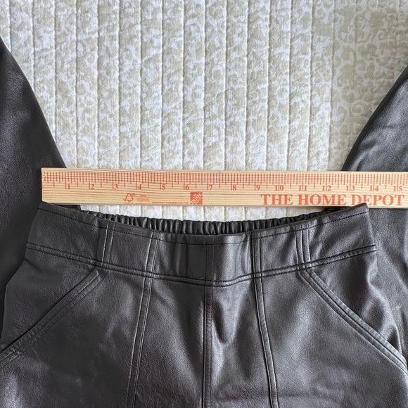 SPANX Luxe Faux Leather Jogger Pant | Black | Size Medium - Picture 9 of 16